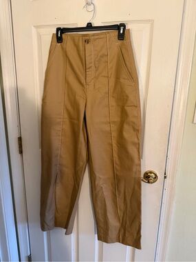 Banana Republic Ladies Tan Pants - Classic Straight Leg